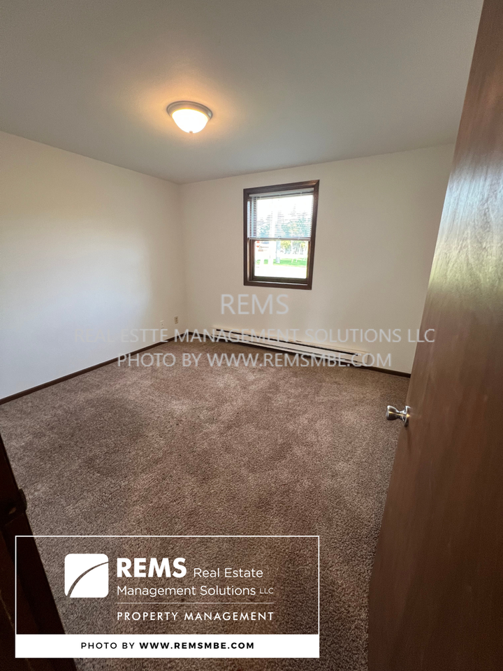 155 W Adams St - Photo 2 of 6