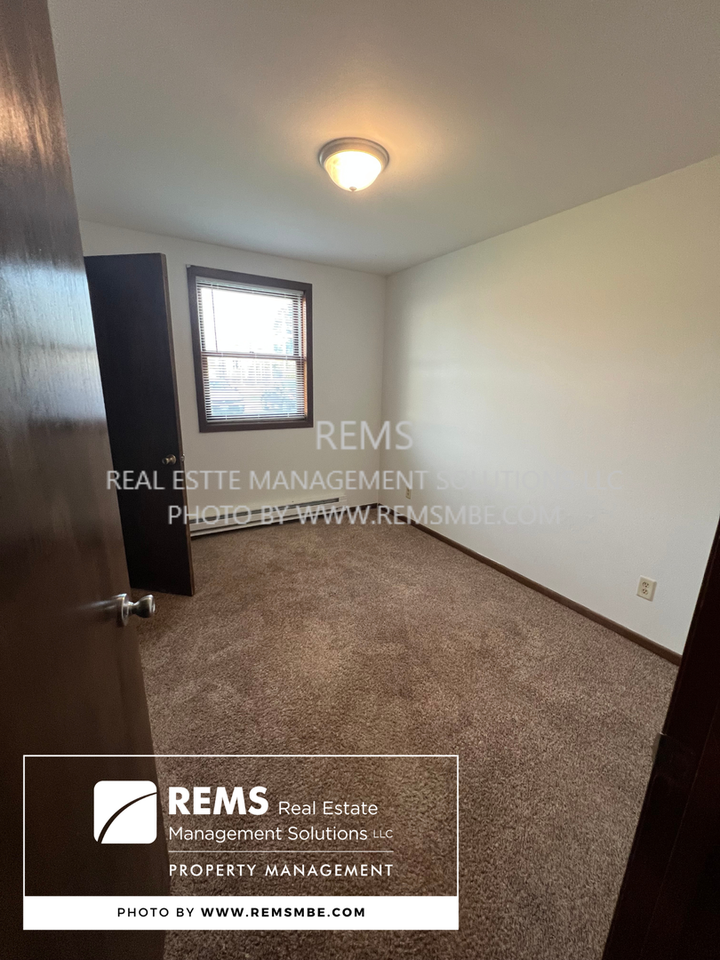 155 W Adams St - Photo 3 of 6