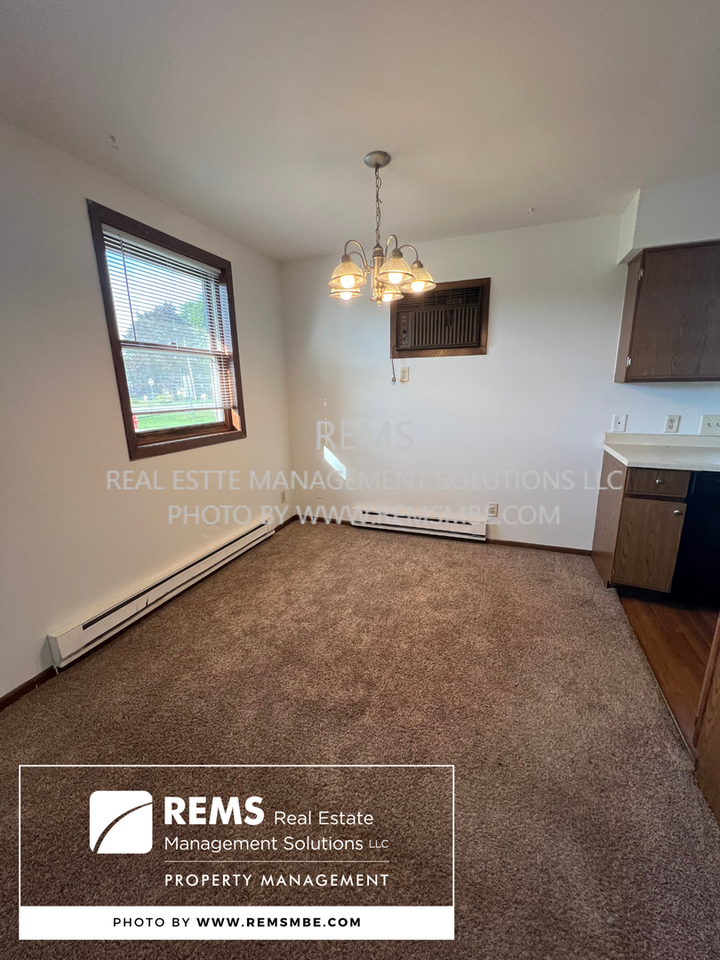 155 W Adams St - Photo 5 of 6