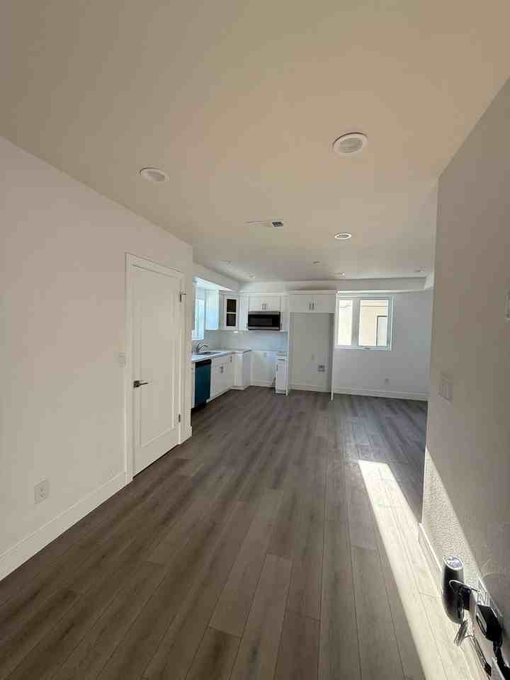 1158 W. 38th St - Photo 2 of 50