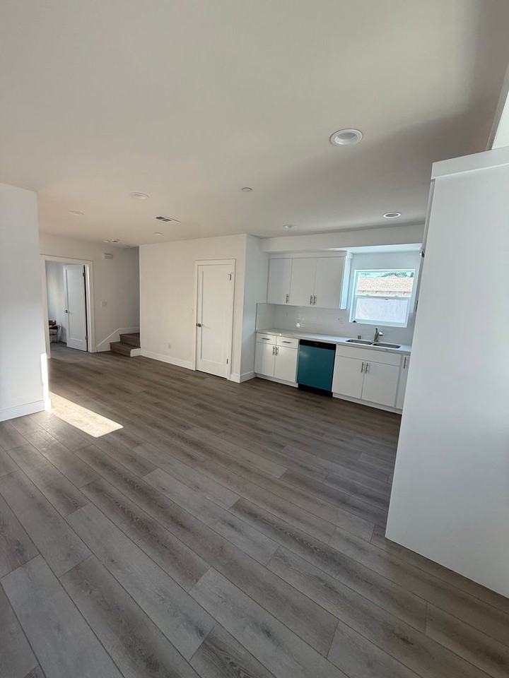 1158 W. 38th St - Photo 5 of 50