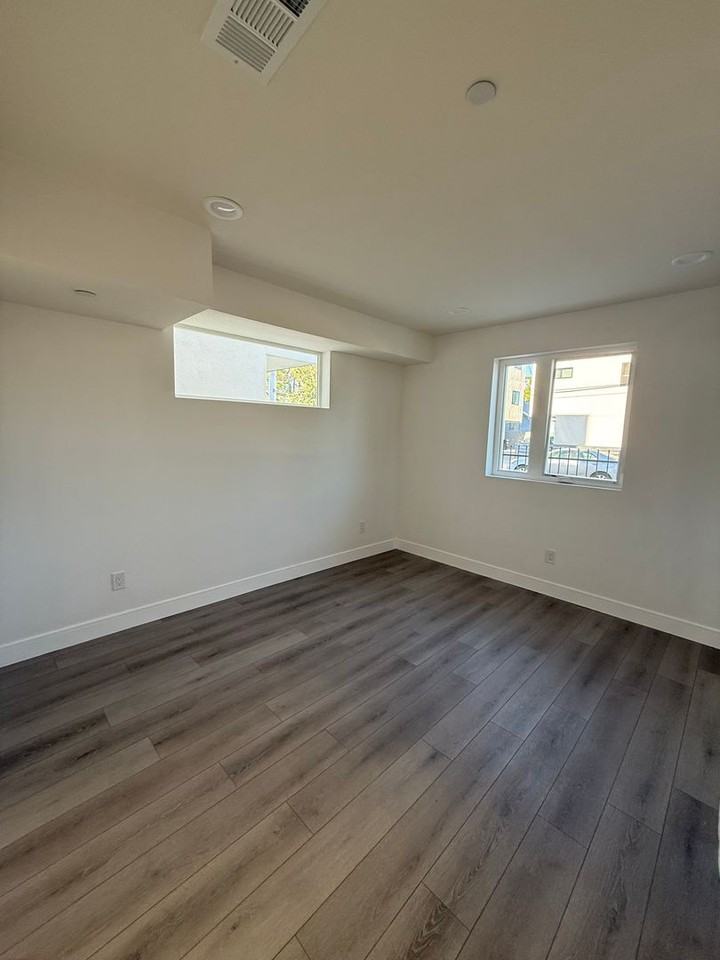 1158 W. 38th St - Photo 7 of 50