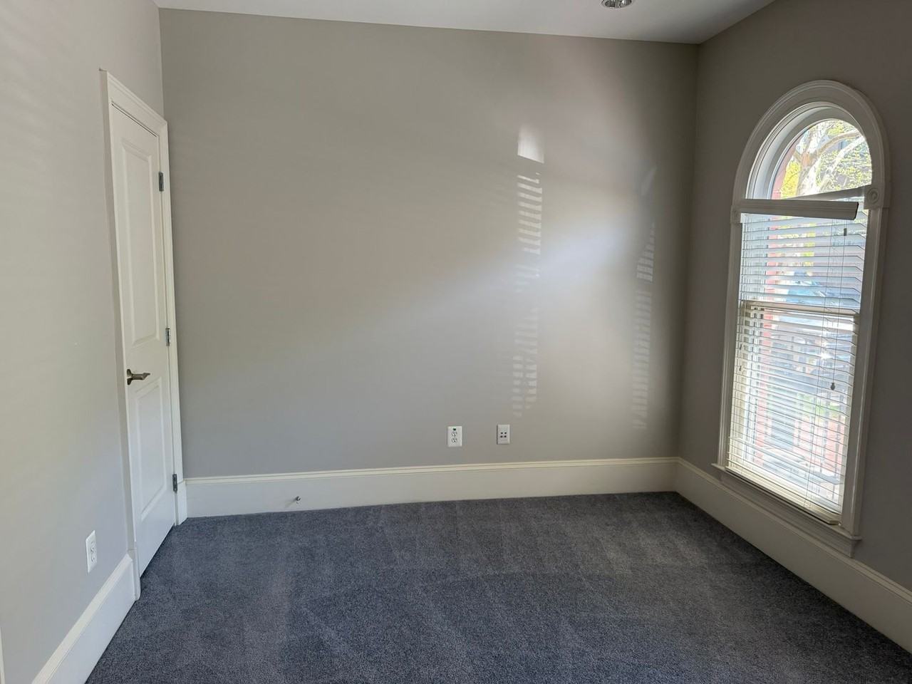 12460 Ansin Circle Dr - Photo 4 of 29