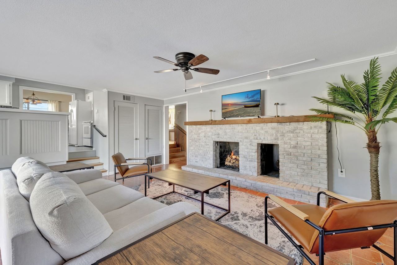 3866 Allenwood St #1 - Photo 3 of 12