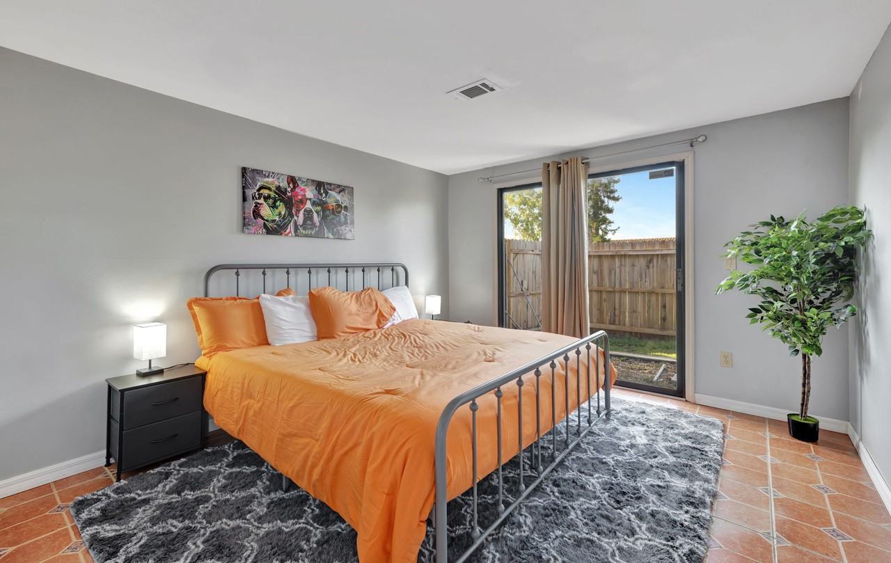 3866 Allenwood St #1 - Photo 4 of 12