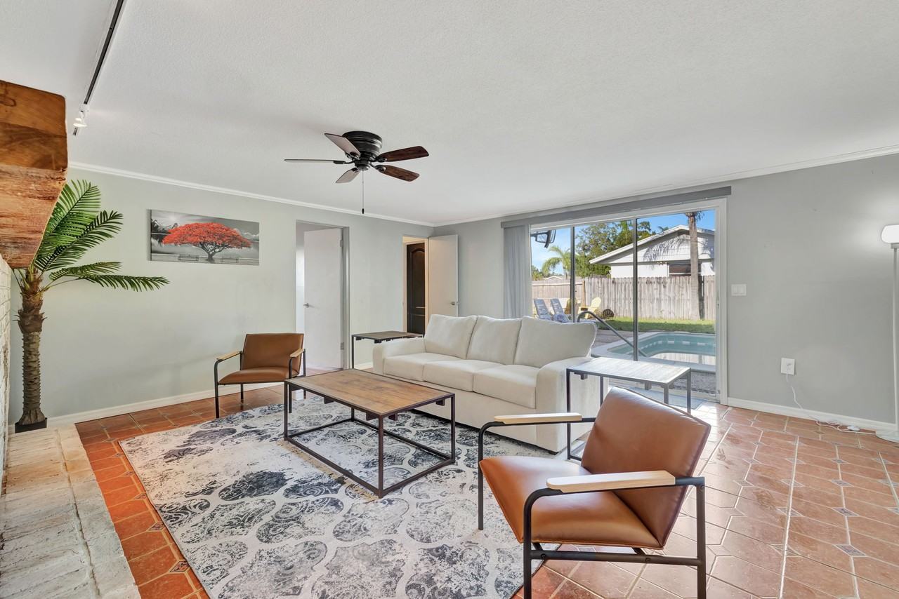 3866 Allenwood St #1 - Photo 5 of 12