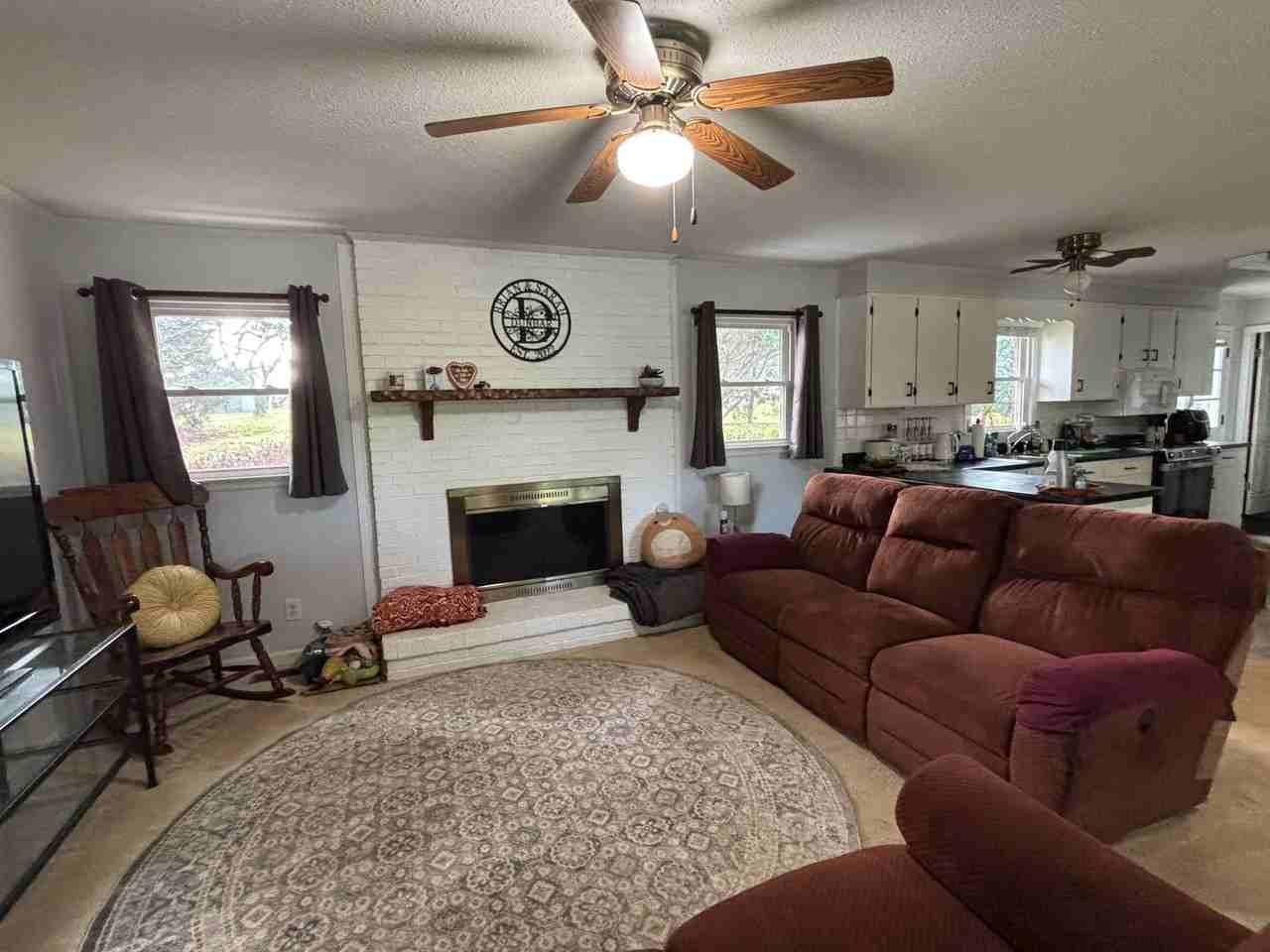 144 Twin Creek Dr - Photo 2 of 29