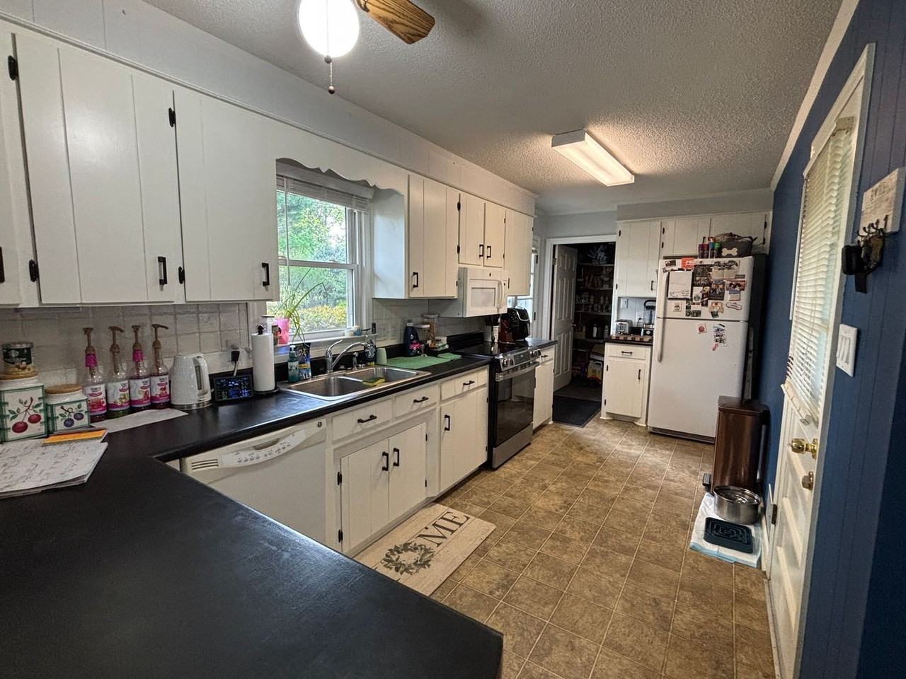 144 Twin Creek Dr - Photo 3 of 29