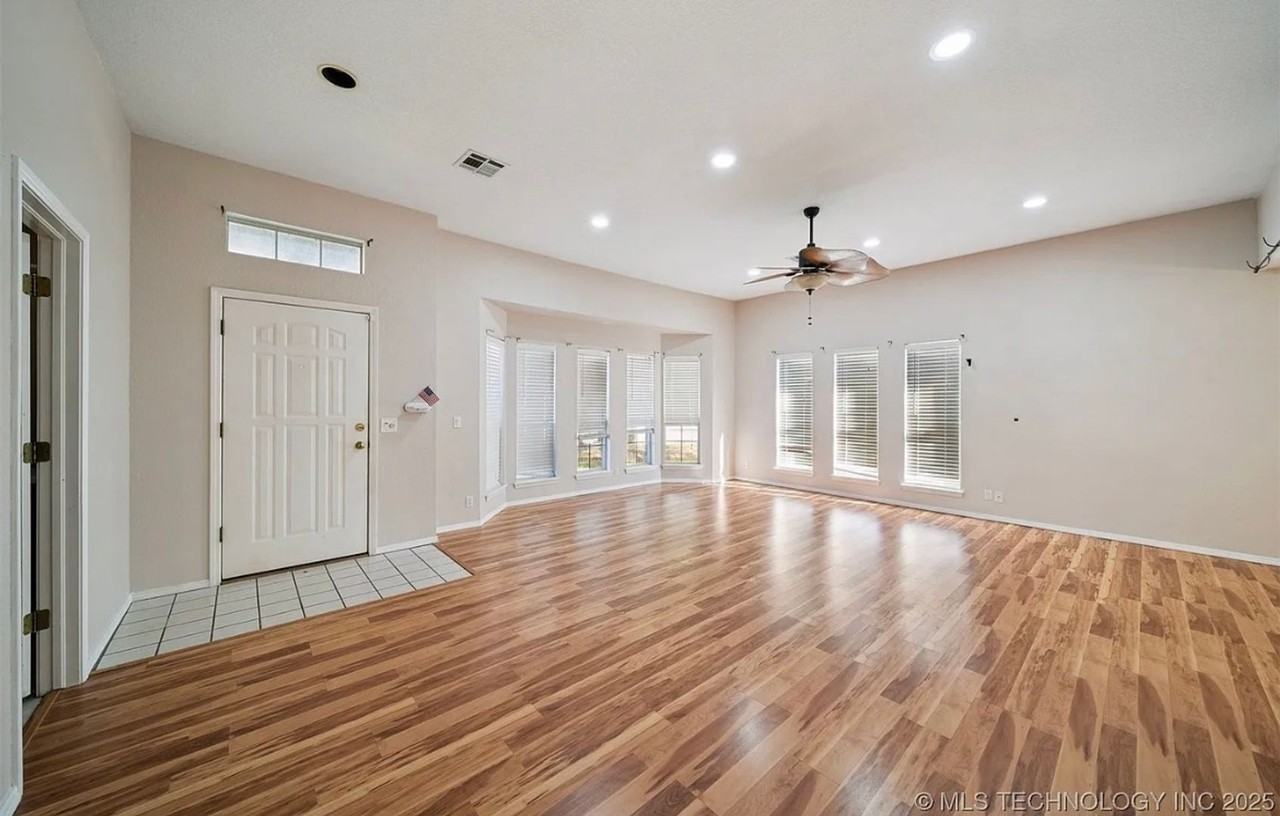 1211 W Edgewater Pl - Photo 3 of 17