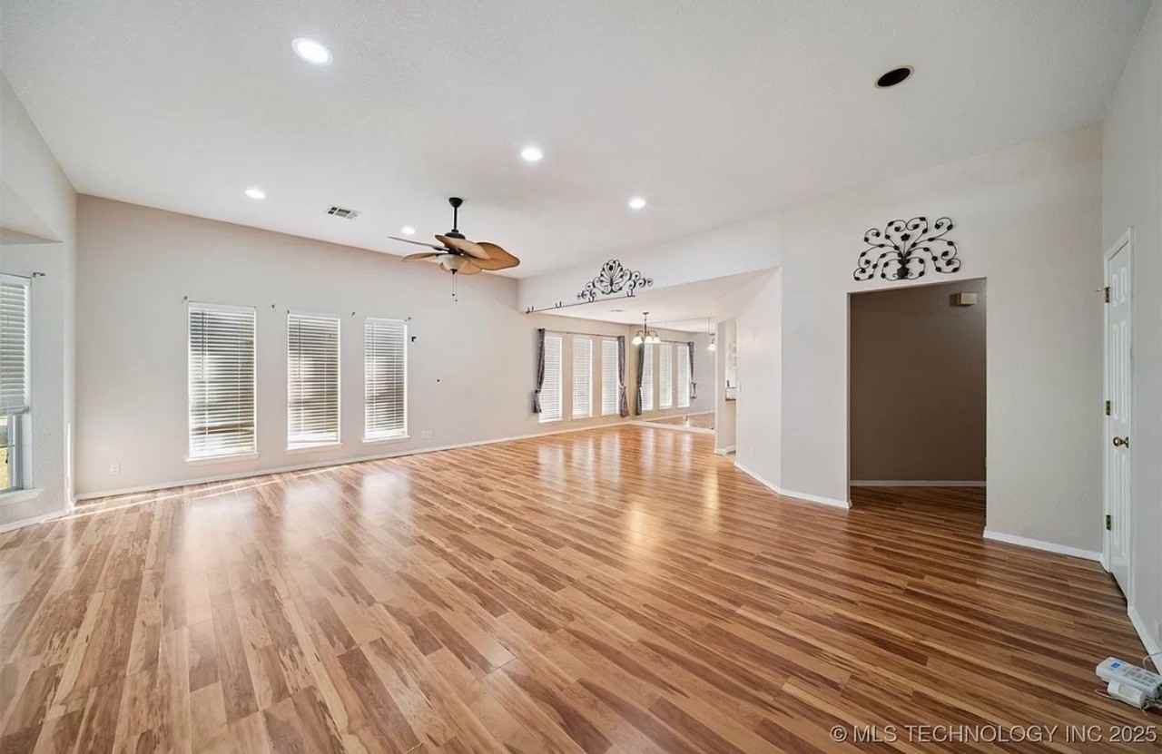 1211 W Edgewater Pl - Photo 4 of 17