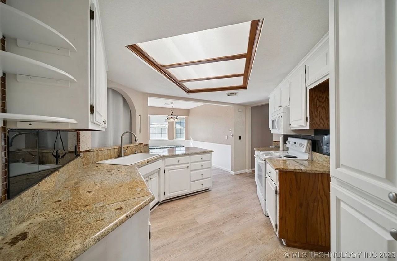 1211 W Edgewater Pl - Photo 5 of 17