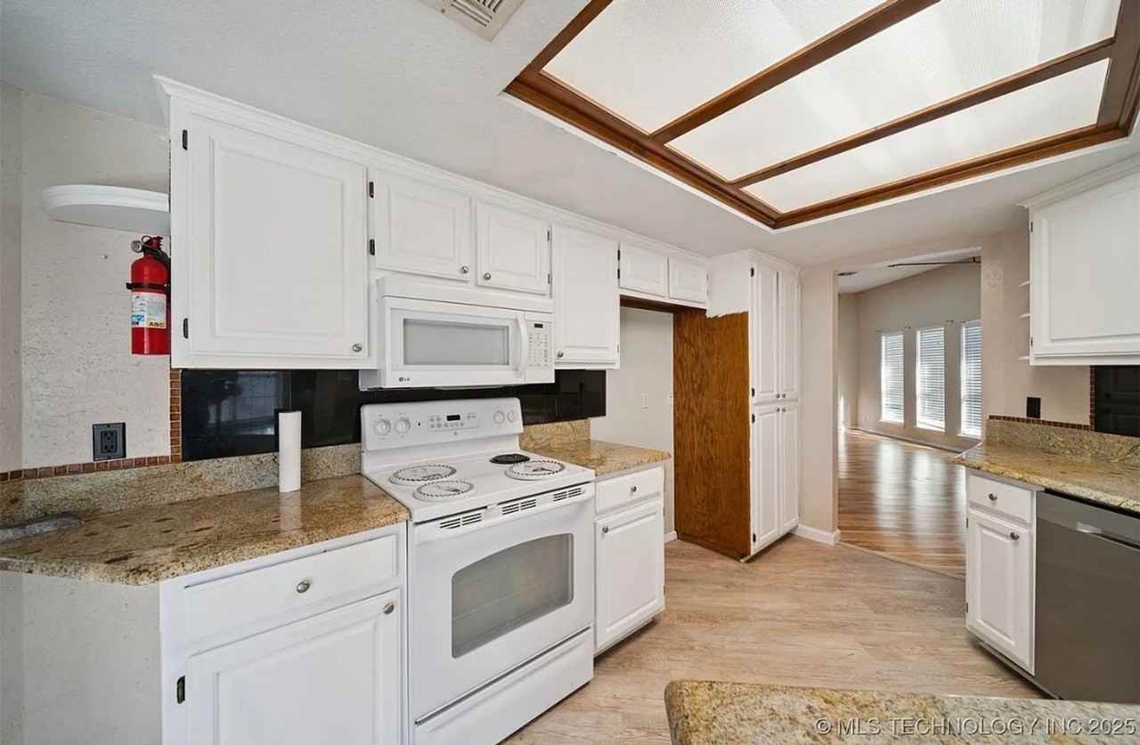 1211 W Edgewater Pl - Photo 7 of 17