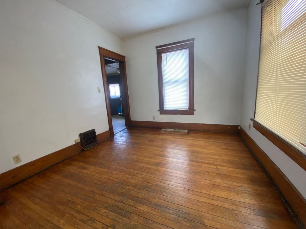 1422 5th Ave N - Photo 3 of 7