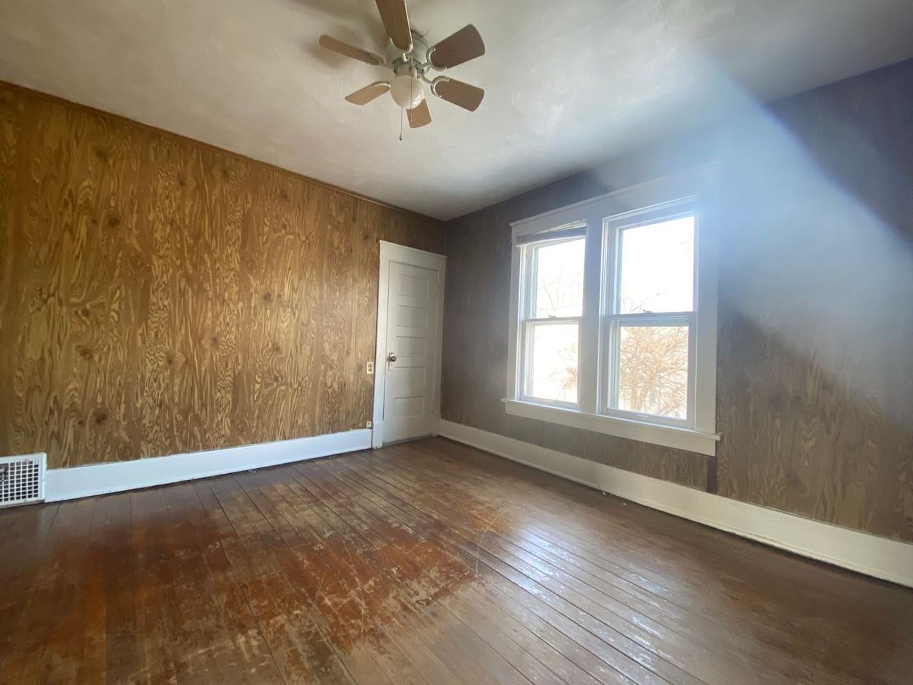 1422 5th Ave N - Photo 6 of 7