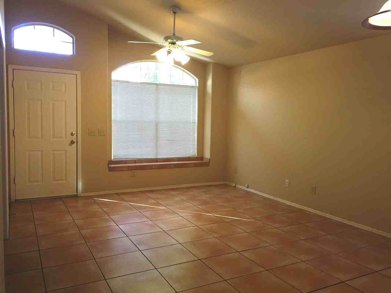 741 W Hackamore St - Photo 2 of 17