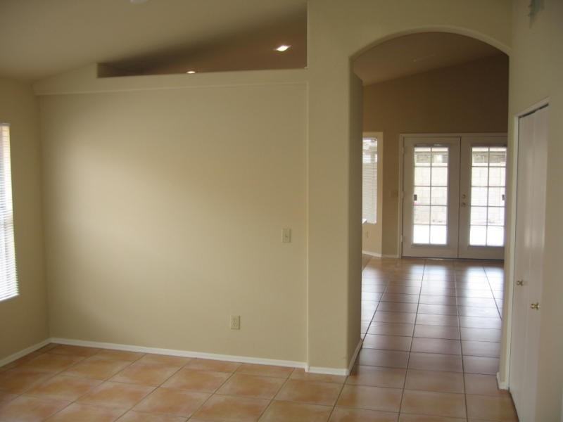 741 W Hackamore St - Photo 3 of 17