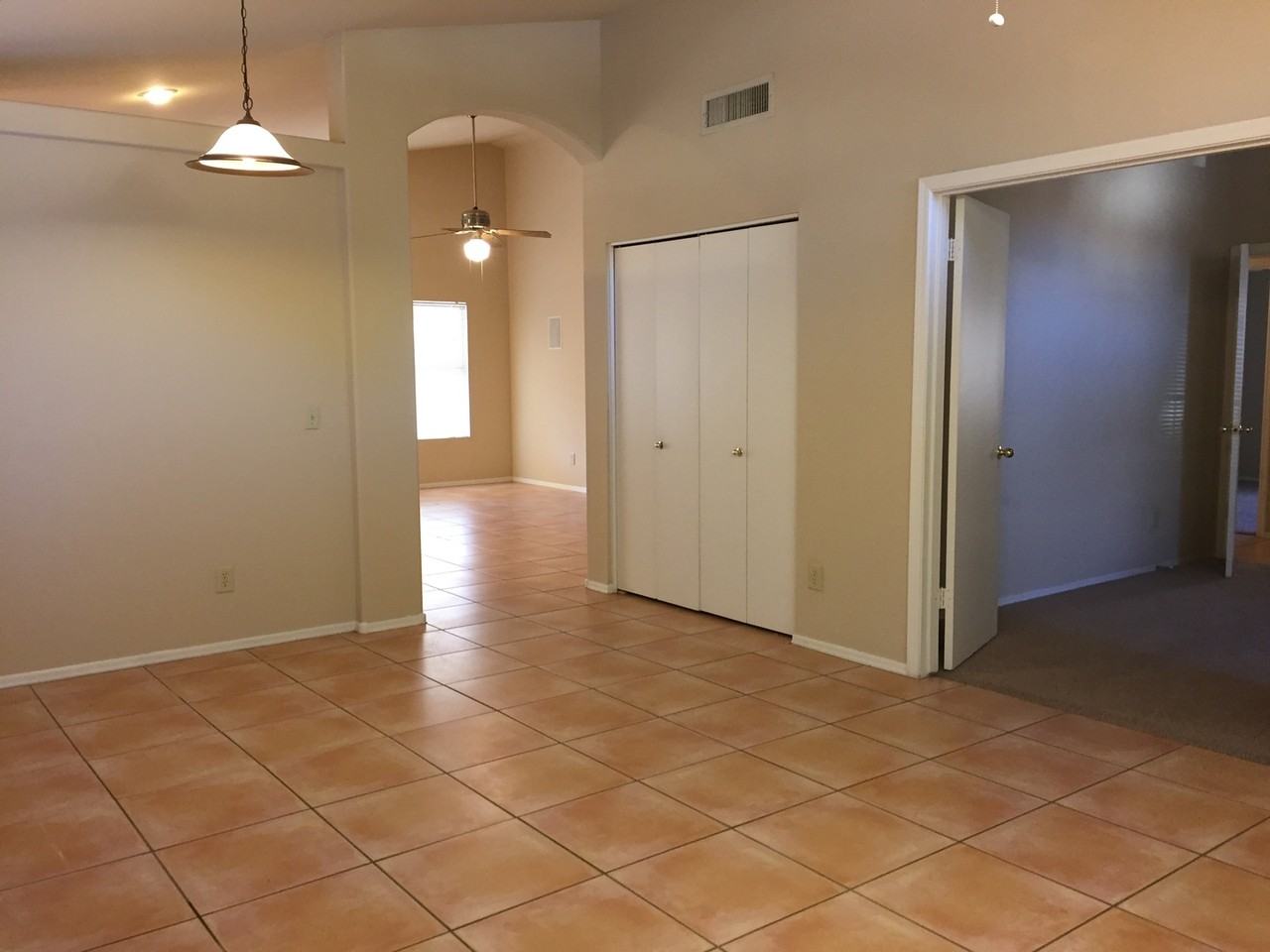 741 W Hackamore St - Photo 4 of 17