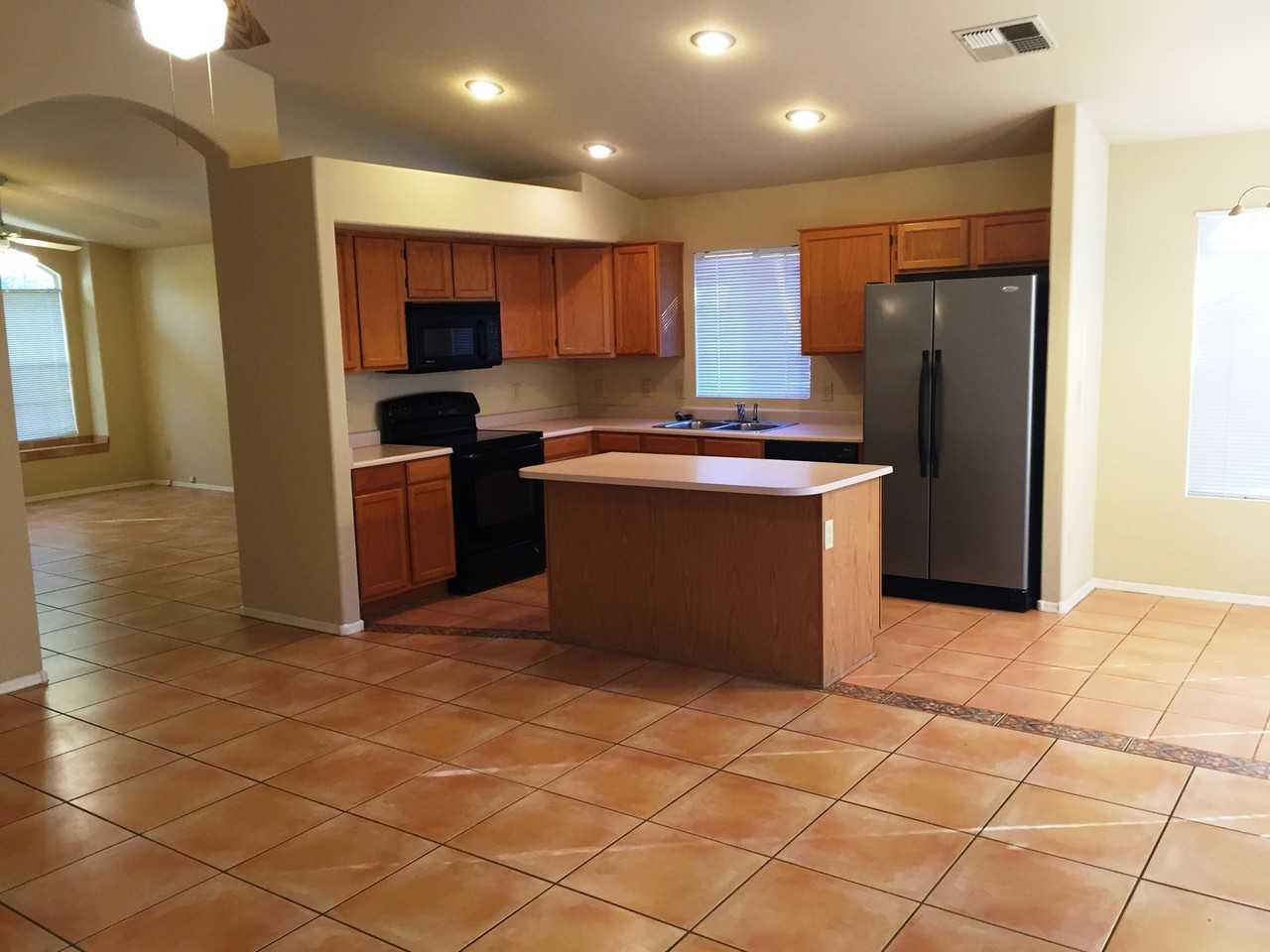 741 W Hackamore St - Photo 7 of 17