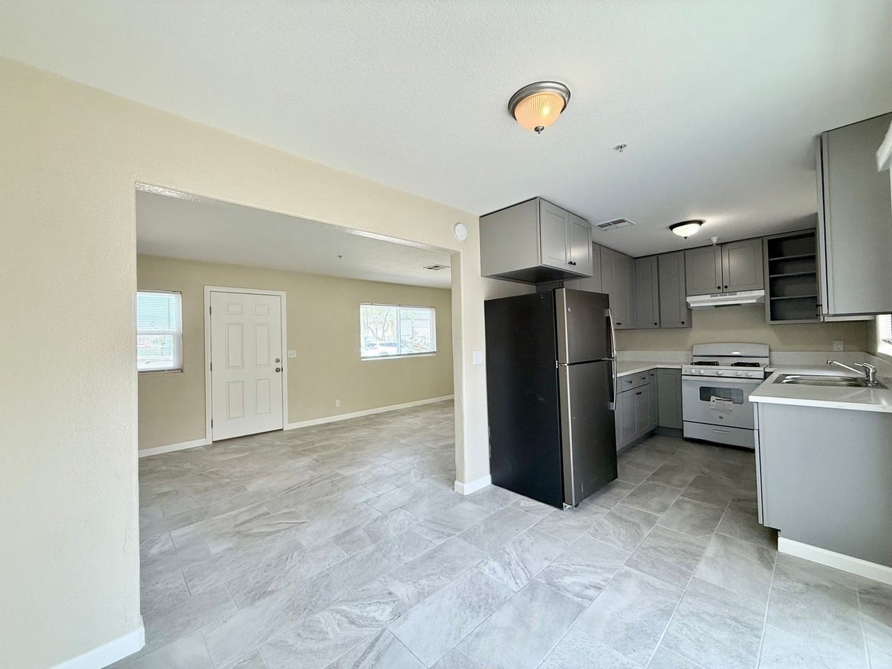 83405 Date Ave #08 - Photo 4 of 22
