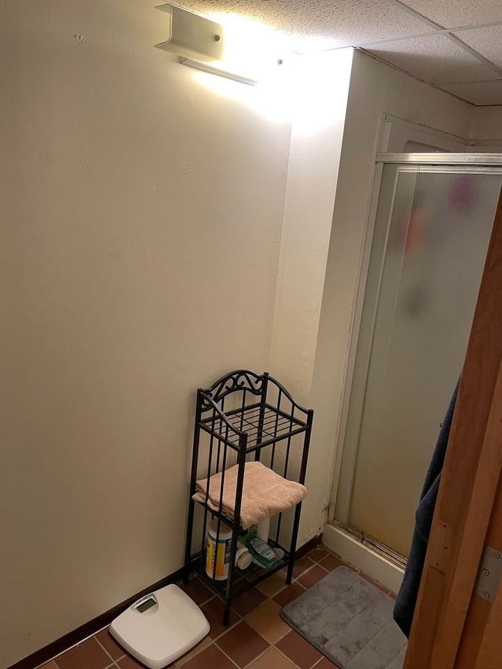 910 4th St - Photo 2 of 11