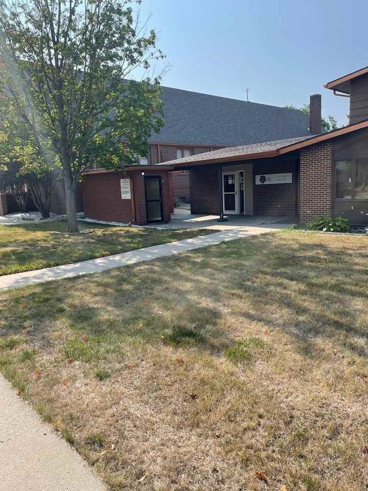 910 4th St - Photo 4 of 11