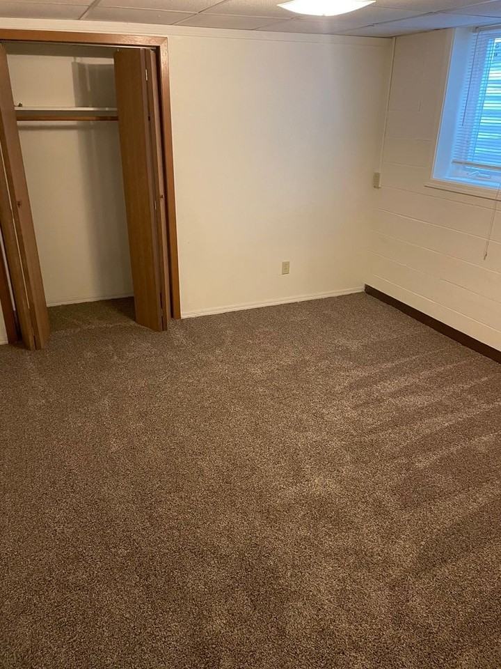 910 4th St - Photo 5 of 11