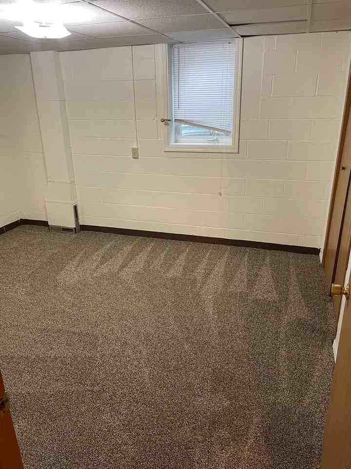 910 4th St - Photo 7 of 11