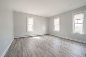 featured image of 194 N Chestnut St