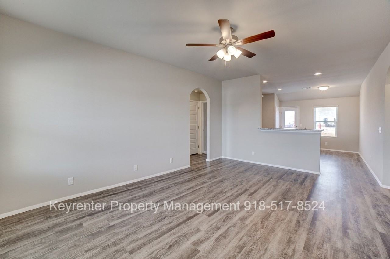 1606 S 31st St - Photo 4 of 27