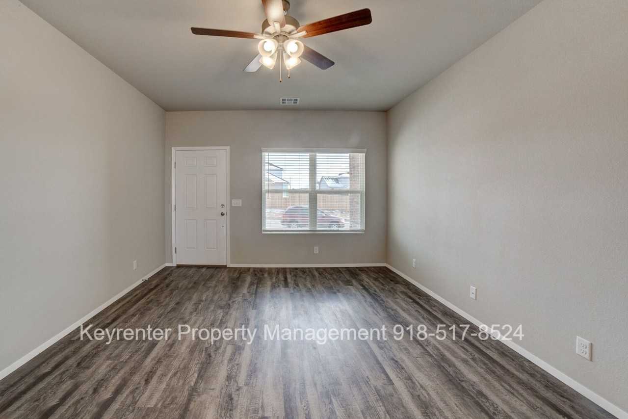 1606 S 31st St - Photo 5 of 27