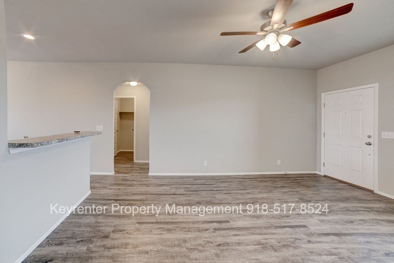 1606 S 31st St - Photo 6 of 27