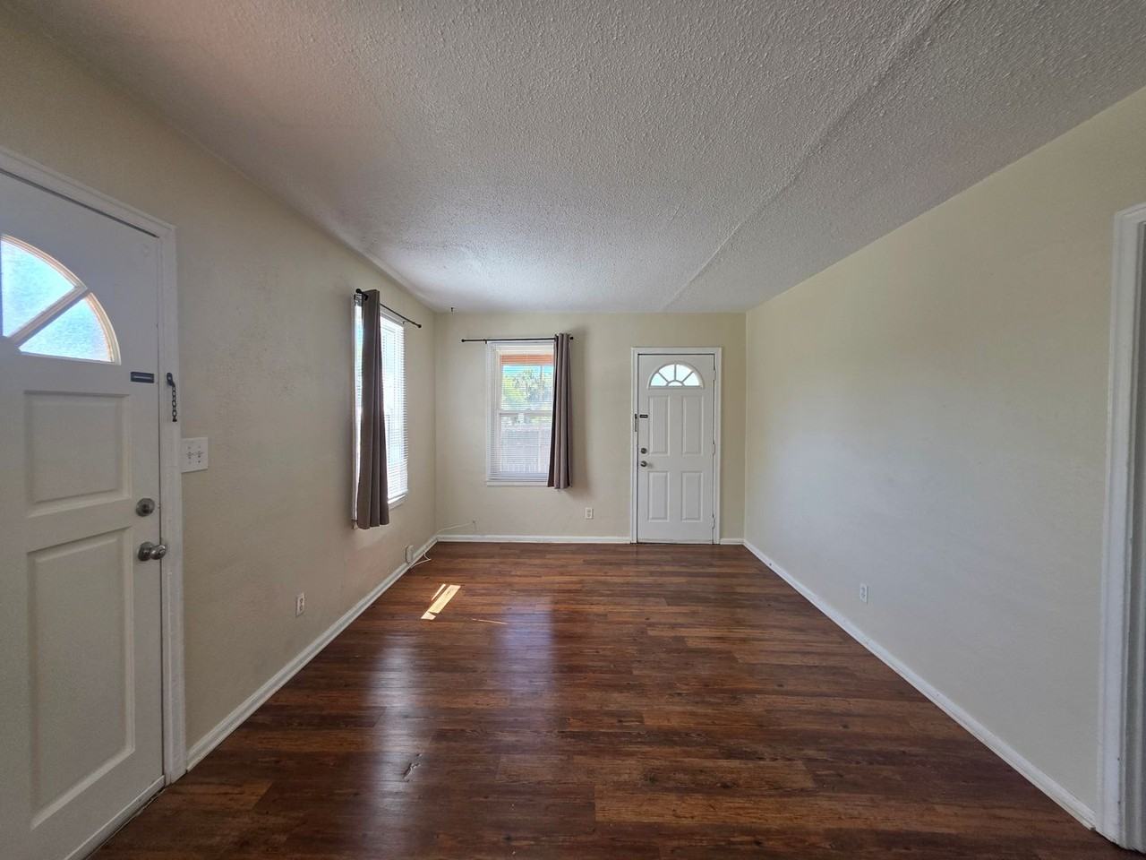 203 Se Syrcle Dr - Photo 2 of 24
