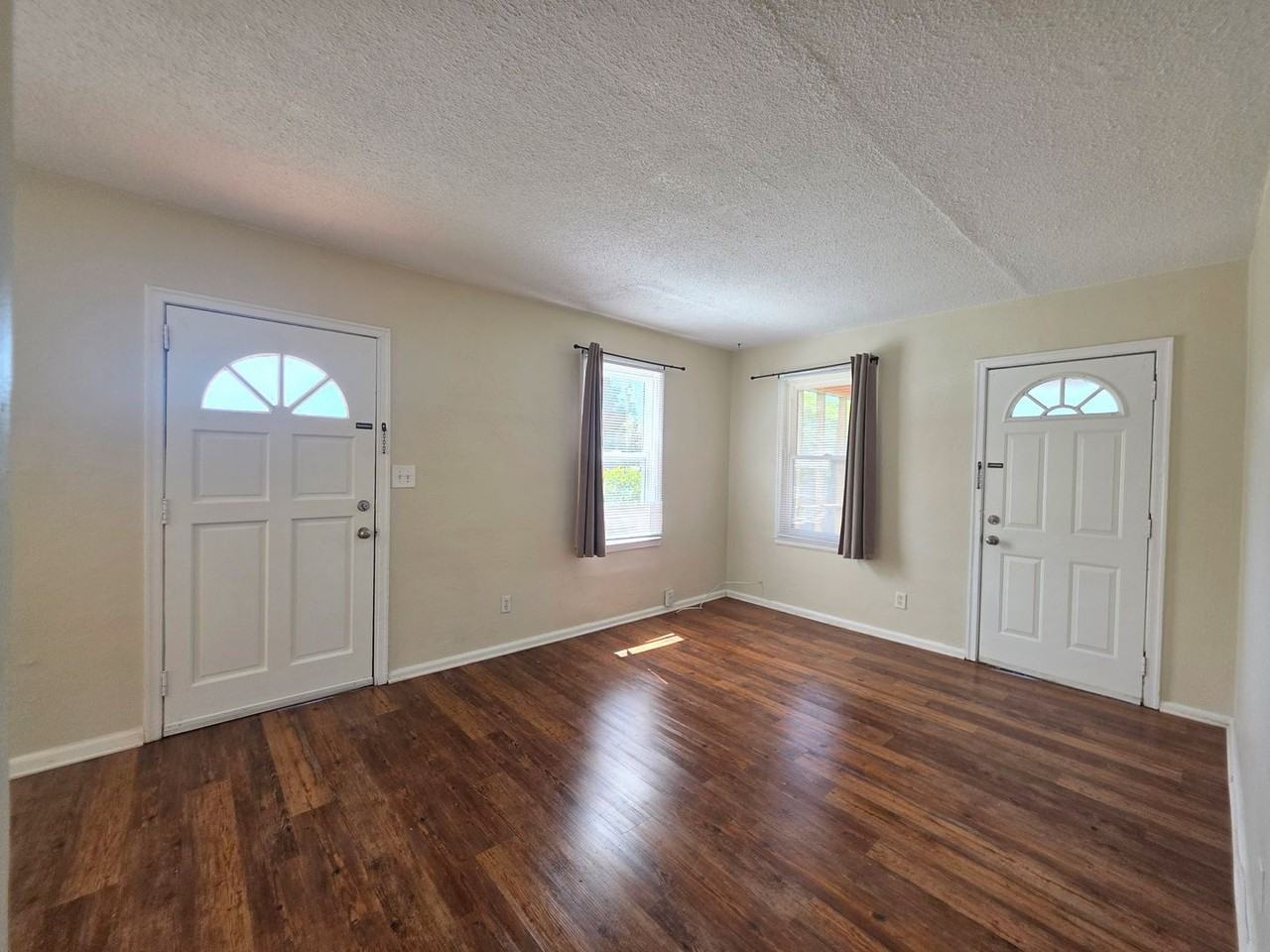203 Se Syrcle Dr - Photo 3 of 24