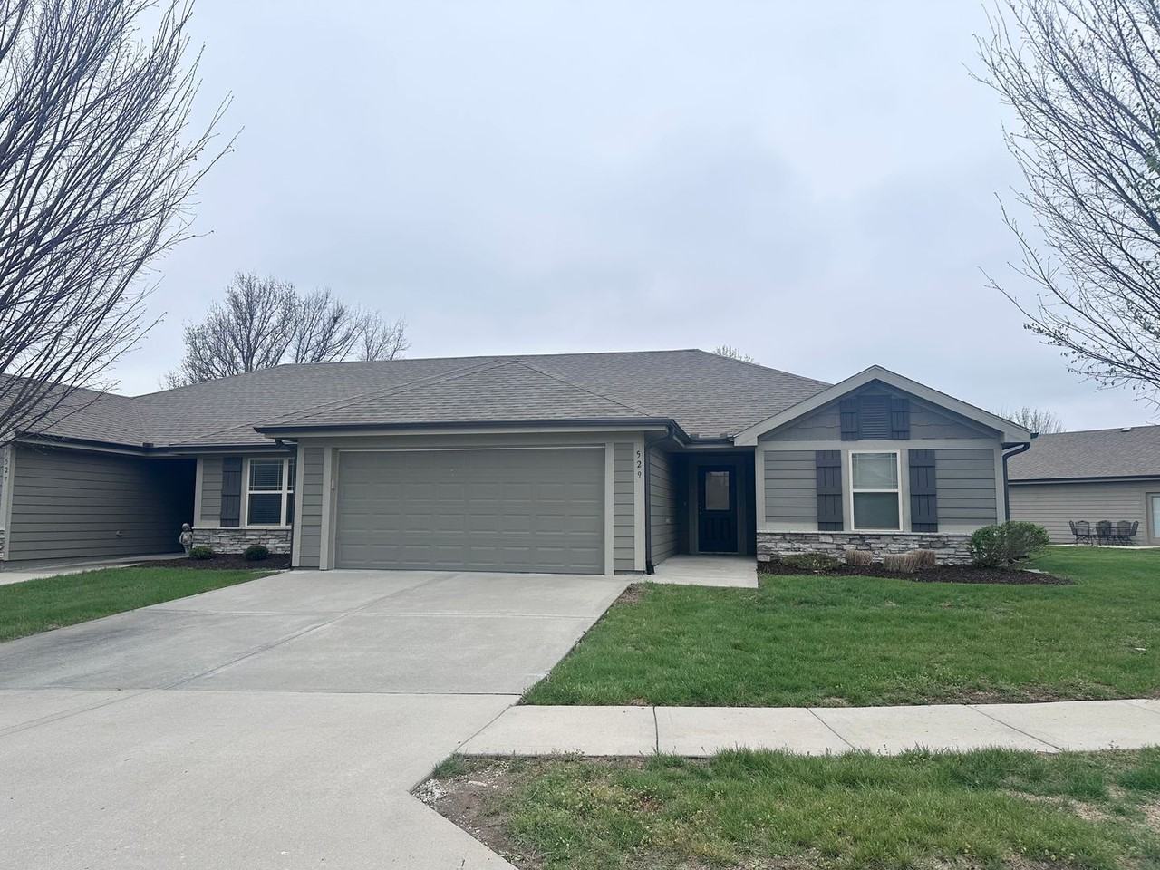 529 Se Maple Dr - Photo 2 of 14