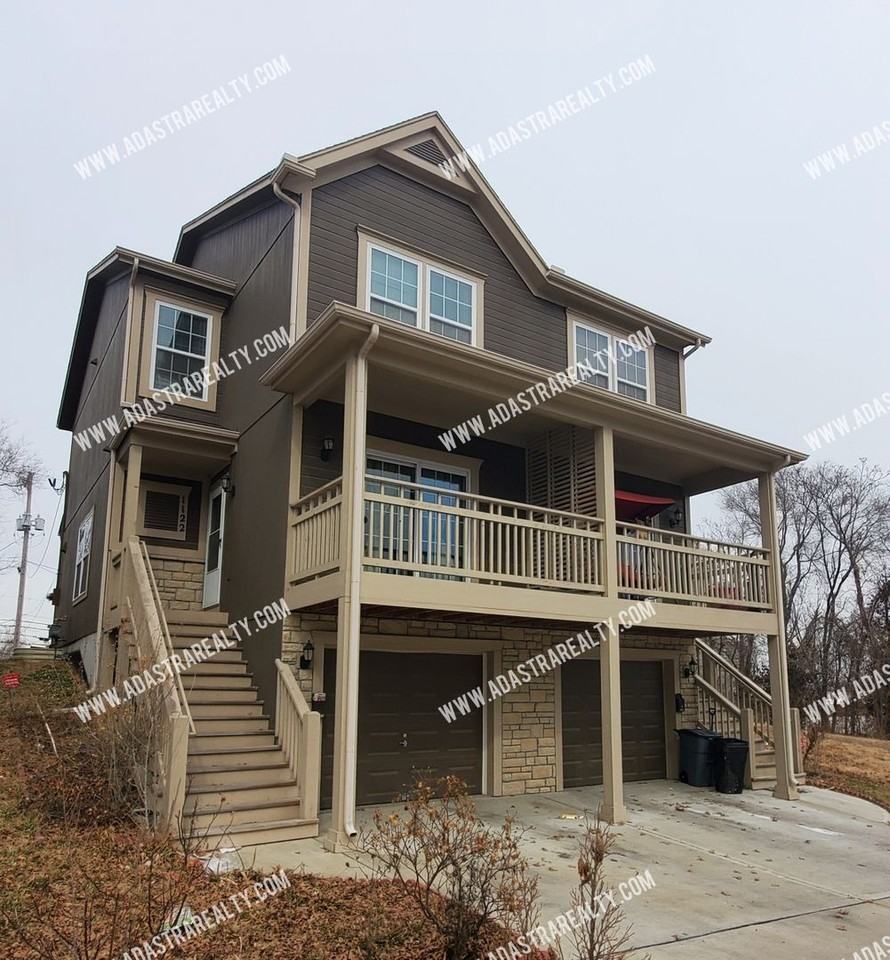 1122 Armstrong Ave - Photo 3 of 22