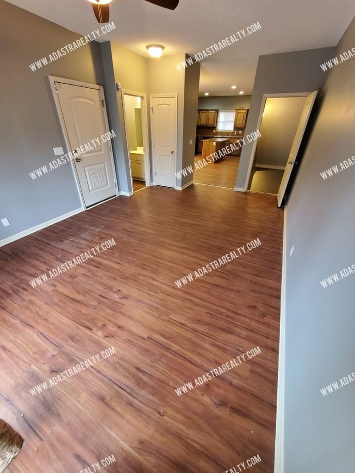 1122 Armstrong Ave - Photo 5 of 22