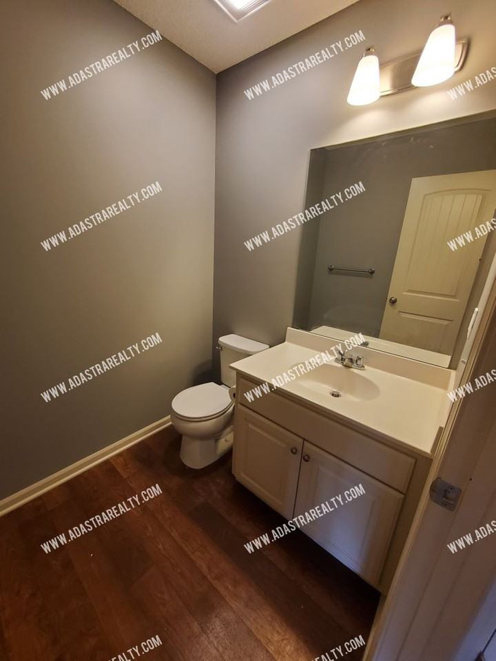 1122 Armstrong Ave - Photo 6 of 22