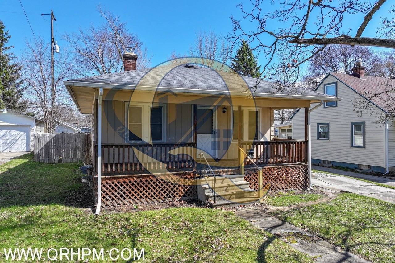 2524 Tyrone St - Photo 3 of 15