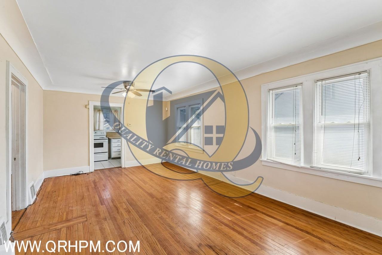 2524 Tyrone St - Photo 4 of 15