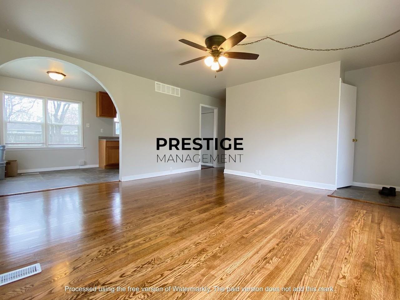 2705 Poplar St - Photo 4 of 19