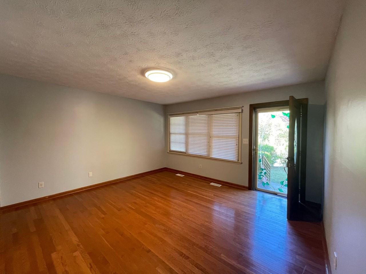 2930 Mcneil Rd - Photo 4 of 21