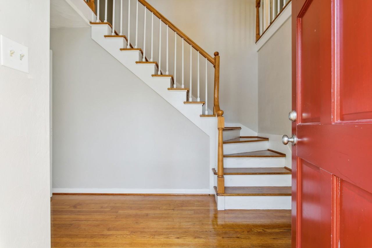 212 Oxford Rd - Photo 2 of 24