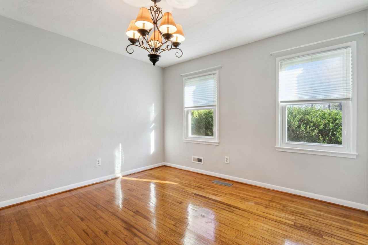 212 Oxford Rd - Photo 4 of 24