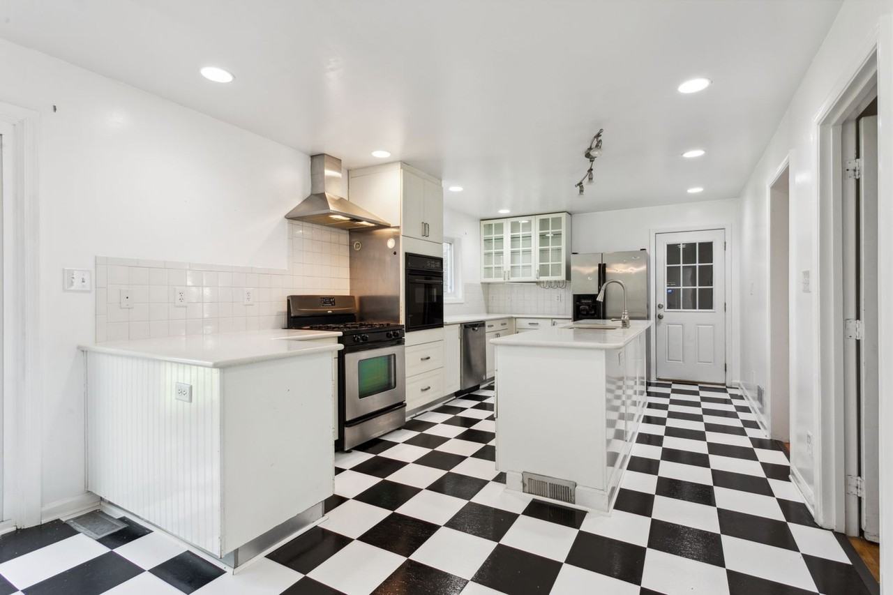 212 Oxford Rd - Photo 6 of 24