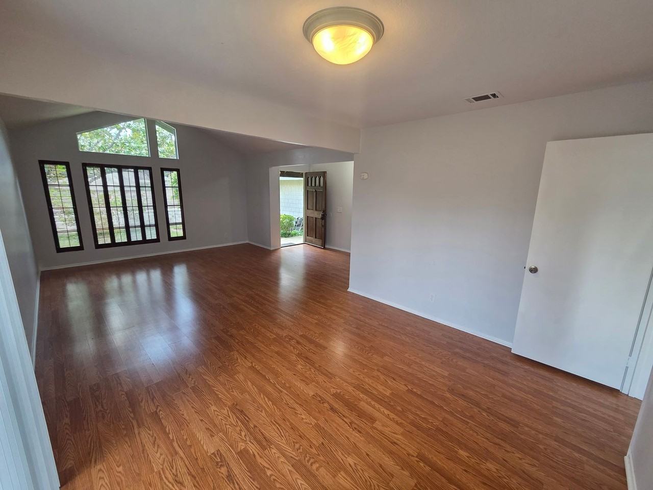 1405 Paseo Manzana - Photo 5 of 27