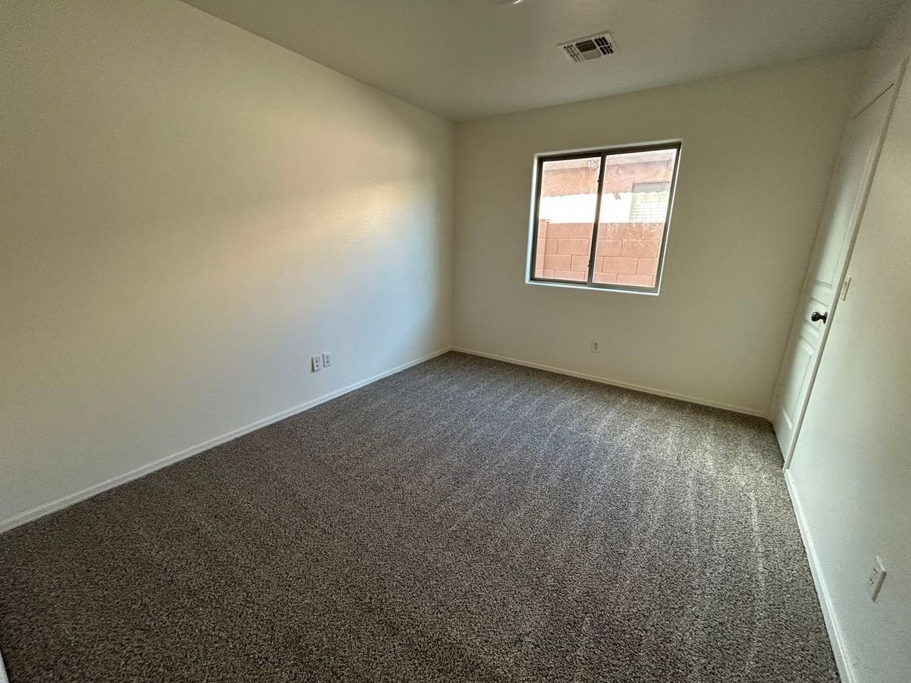 2640 E Silversmith Trl - Photo 6 of 20