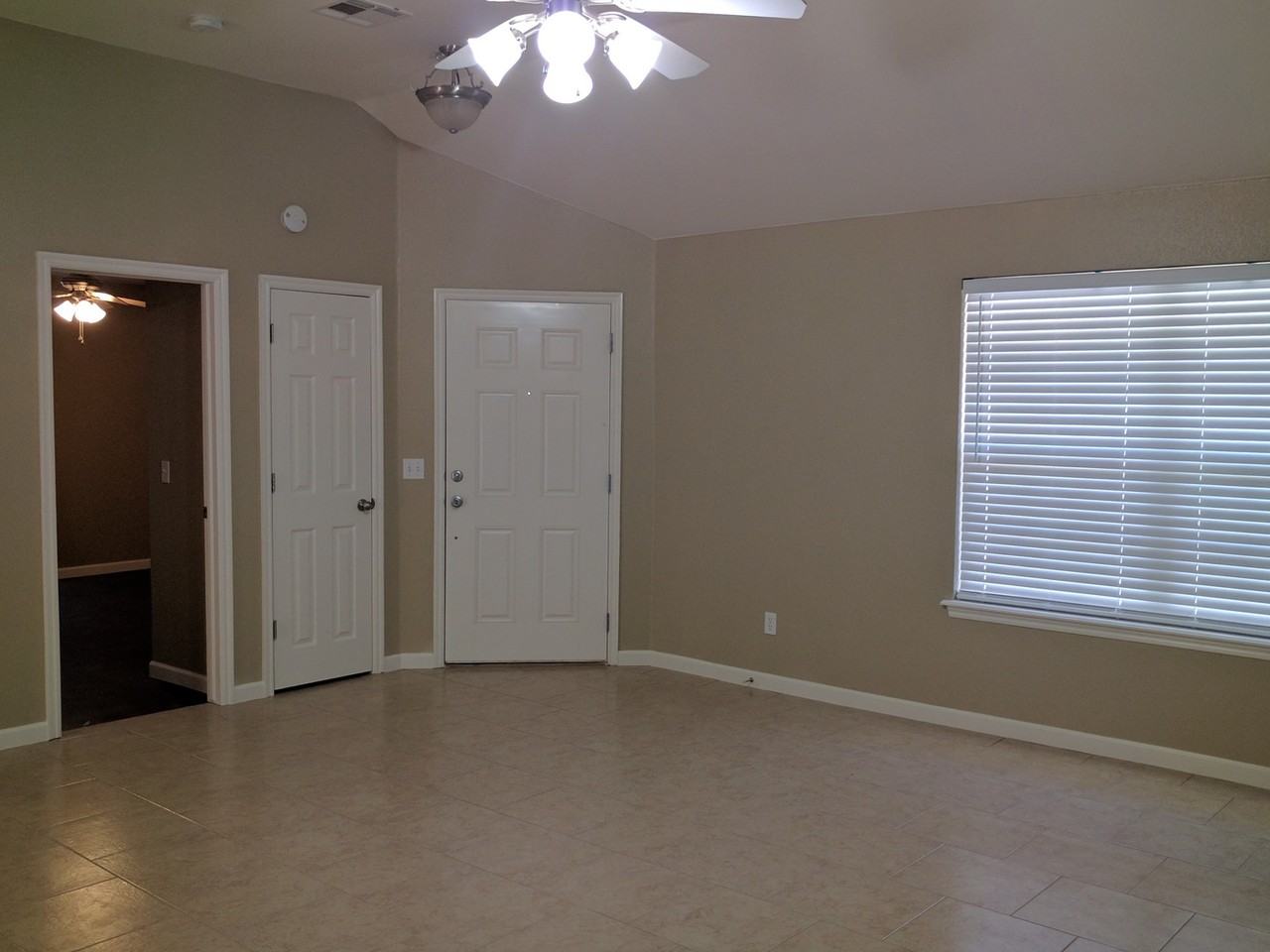 416 Cherokee Gate Dr - Photo 2 of 13