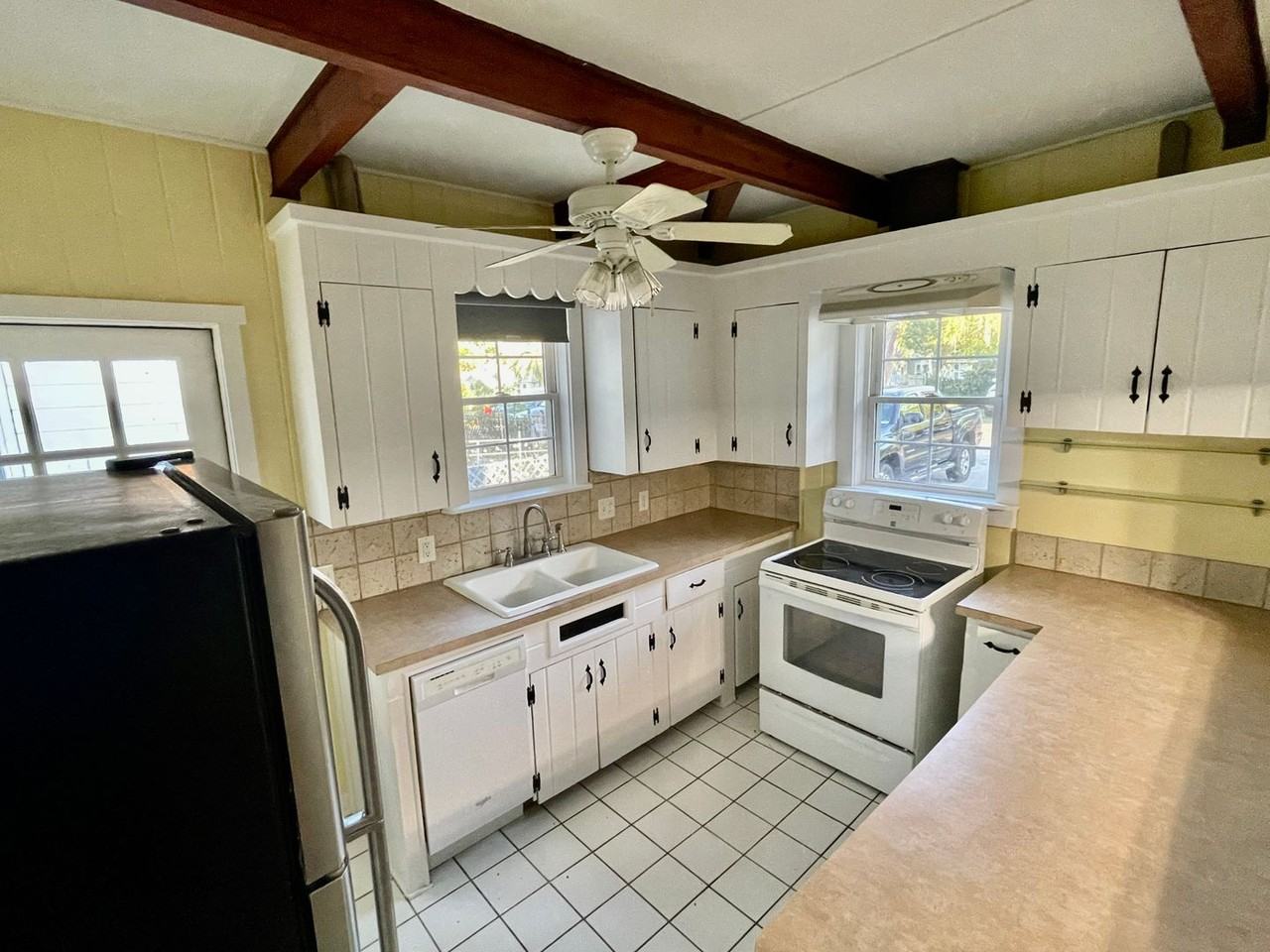 2115 Belvedere Ave - Photo 2 of 8