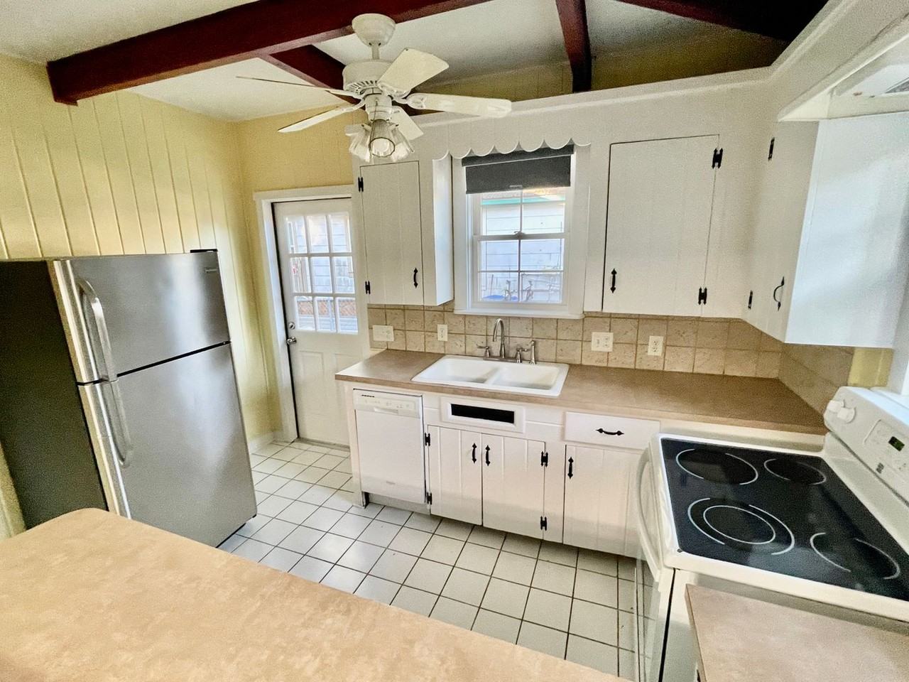 2115 Belvedere Ave - Photo 7 of 8