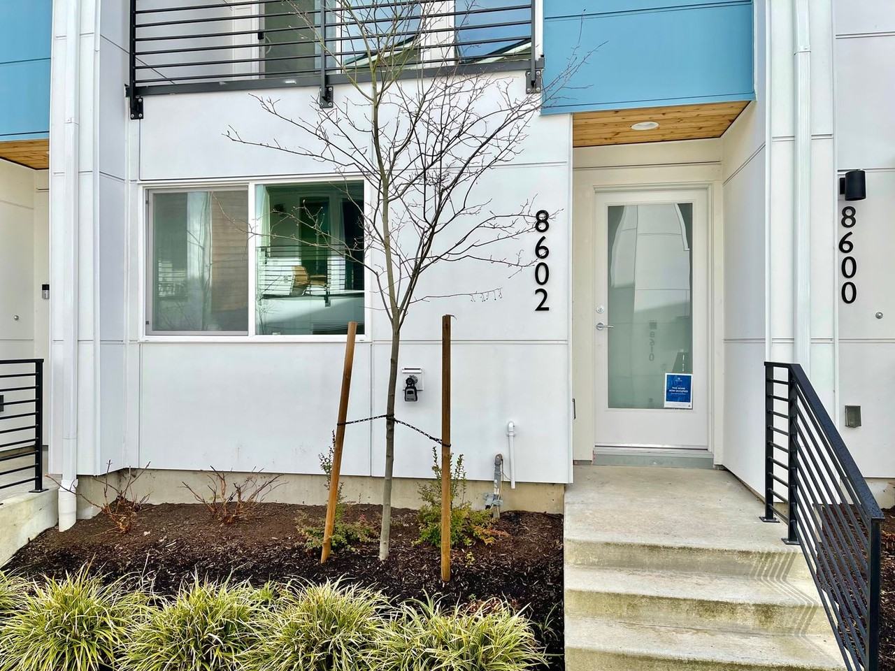 8602 22nd Pl Ne - Photo 2 of 20